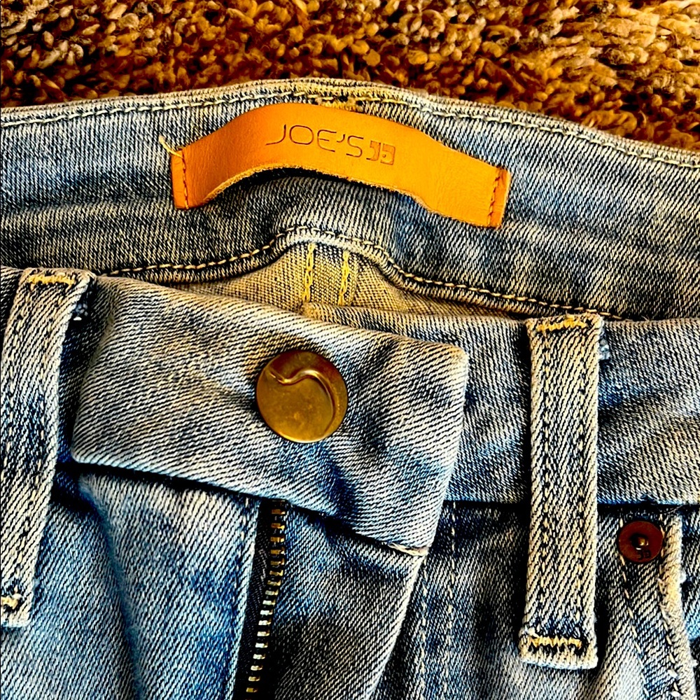 Joe’sHigh Rise curvy cropped jeans, stretchy and comfy. Used in great condition.